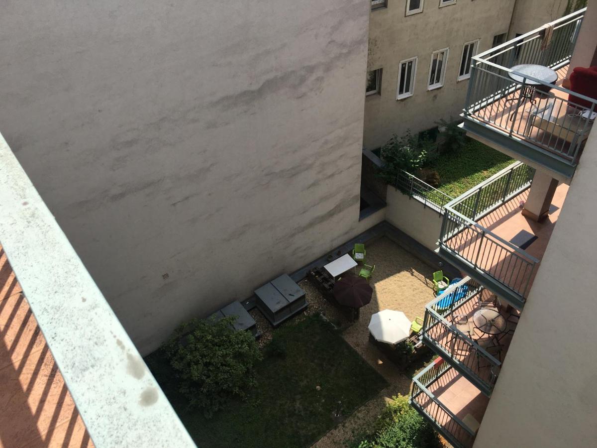 Break Apartment